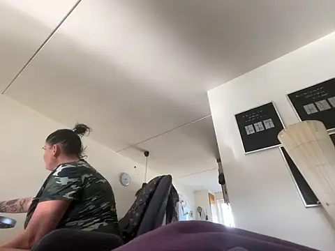 Tina-Maria online show from October 2025 11:44:02 AM