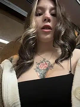 Snapshot of Mimiumuy chatting on December 2025 04:03:02 PM Mimiumuy online show from December 2025 04:03:02 PM