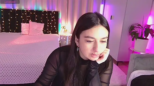 Snapshot of Lola_Sparks chatting on September 2025 06:05:02 AM Lola Sparks online show from September 2025 06:05:02 AM