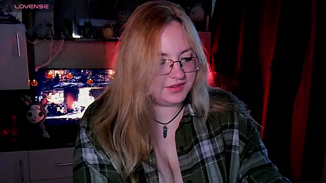 Snapshot of ZayaRush chatting on November 2025 07:49:01 AM ZayaRush online show from November 2025 07:49:01 AM