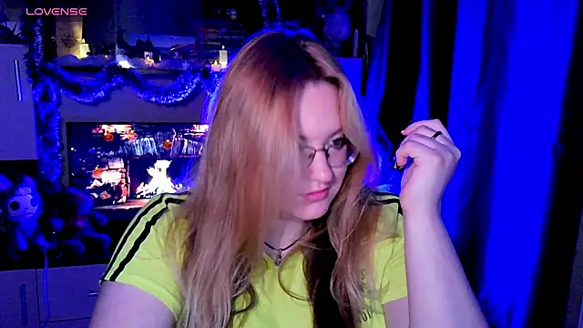 Snapshot of ZayaRush chatting on November 2025 10:25:02 AM ZayaRush online show from November 2025 10:25:02 AM