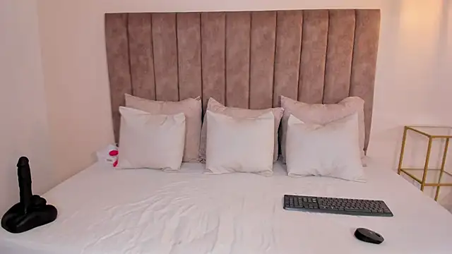 Snapshot of amber_colliiins chatting on November 2025 05:33:02 PM amber colliiins online show from November 2025 05:33:02 PM