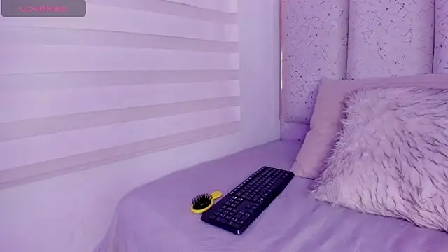 violeta olsen online show from April 2026 07:03:01 PM