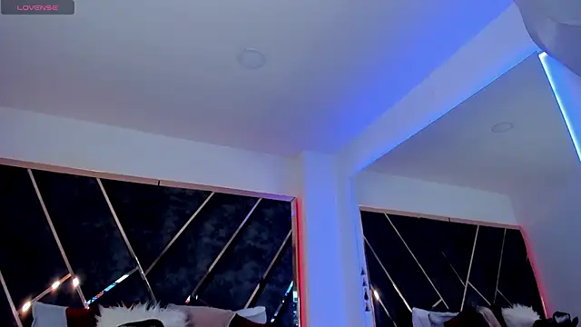 SusanaHenao online show from October 2025 04:52:01 PM