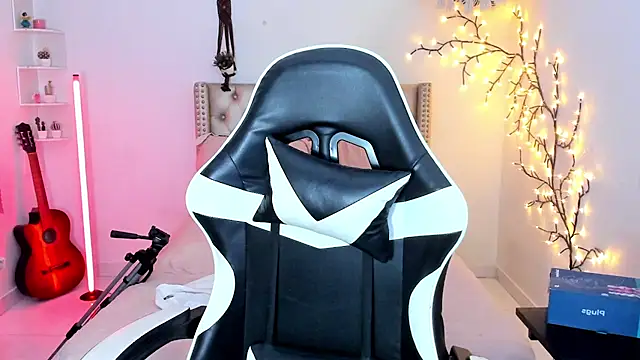 LenaStylesOA online show from March 2026 03:17:01 PM