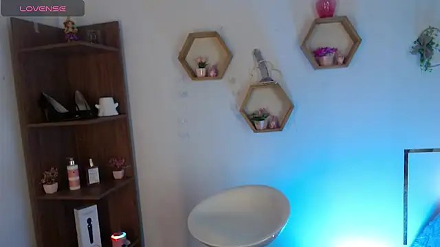 AuroraHans1 online show from April 2026 12:00:02 AM