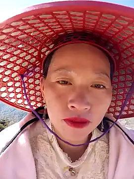 Snapshot of tcm-cute chatting on November 2025 04:59:02 AM tcm-cute online show from November 2025 04:59:02 AM