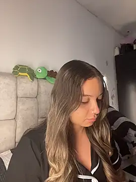 Snapshot of AnnyLopezzz_ chatting on June 2026 10:24:01 AM AnnyLopezzz online show from June 2026 10:24:01 AM