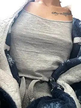 Snapshot of StrapPink chatting on March 2026 09:43:02 AM StrapPink online show from March 2026 09:43:02 AM