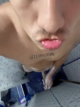 Snapshot of Exotic19cm chatting on November 2025 10:54:01 PM Exotic19cm online show from November 2025 10:54:01 PM