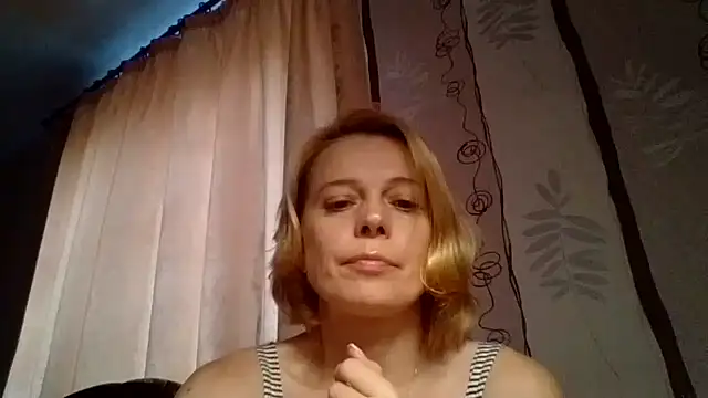 LiluXRose online show from September 2025 10:53:02 AM