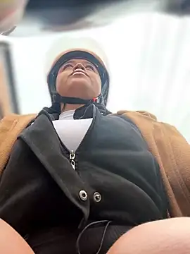 -Mia1 online show from March 2026 12:21:01 PM