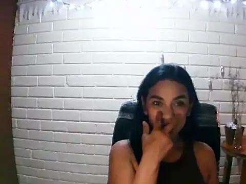 MiiaVelasquez online show from November 2025 03:56:01 AM