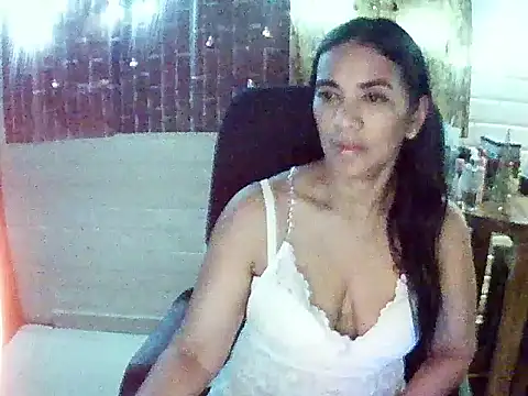 MiiaVelasquez online show from November 2025 04:15:01 AM