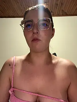 CoraVibes online show from November 2025 12:00:02 PM