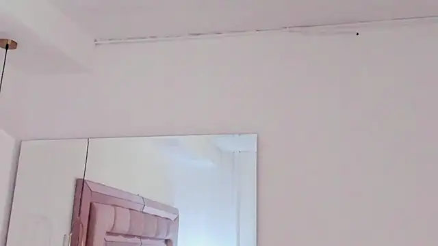 Snapshot of cloemorwen chatting on December 2025 02:17:02 AM cloemorwen online show from December 2025 02:17:02 AM