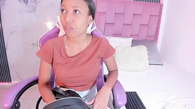 Mia Duarte1 online show from October 2025 07:22:02 PM