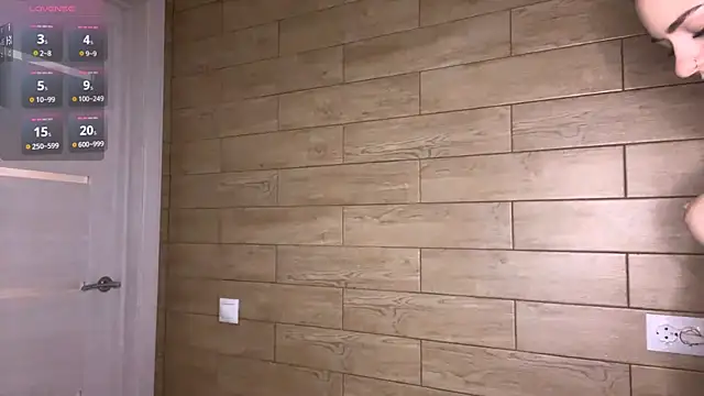 TianaWidell online show from December 2025 12:09:01 PM