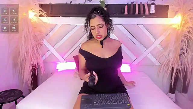 Zoe-Johnson  online show from April 2026 10:01:02 PM