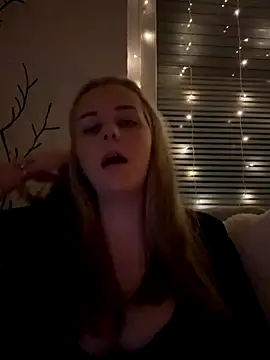 ItsLxsa online show from October 2025 10:43:02 PM