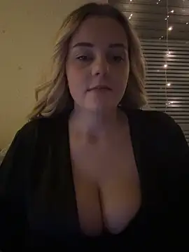 ItsLxsa online show from April 2026 09:12:02 PM