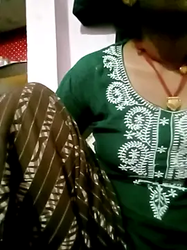 Snapshot of Hot_tin74 chatting on November 2025 05:44:01 PM Hot tin74 online show from November 2025 05:44:01 PM