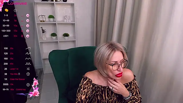 Snapshot of PamellaMurphy chatting on November 2025 05:51:02 AM PamellaMurphy online show from November 2025 05:51:02 AM