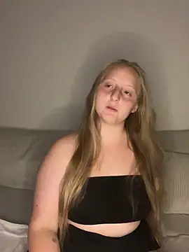 Snapshot of young_hailey chatting on September 2025 05:35:02 PM young hailey online show from September 2025 05:35:02 PM