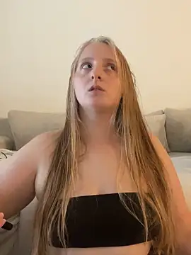 Snapshot of young_hailey chatting on October 2025 07:53:02 AM young hailey online show from October 2025 07:53:02 AM