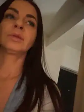 Snapshot of Roxanne_Skye chatting on September 2025 06:08:02 PM Roxanne Skye online show from September 2025 06:08:02 PM