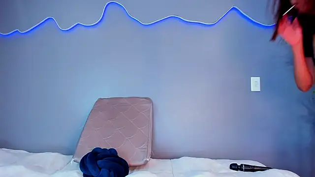 Snapshot of AlinaSweett_ chatting on November 2025 04:01:02 PM AlinaSweett online show from November 2025 04:01:02 PM