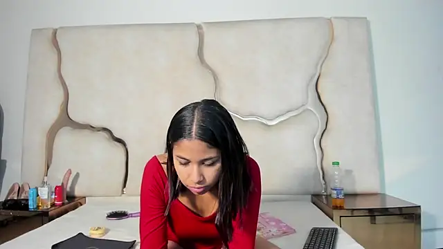 Amaia Sophia online show from December 2025 07:18:01 PM