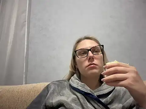 NikexPretty online show from November 2025 03:35:01 PM