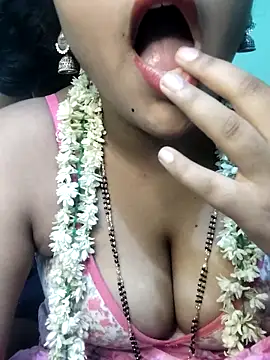 Snapshot of Shneeha_le chatting on September 2025 04:50:01 PM Shneeha le online show from September 2025 04:50:01 PM