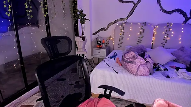 Snapshot of SarahCastro1_ chatting on October 2025 04:46:01 AM SarahCastro1 online show from October 2025 04:46:01 AM