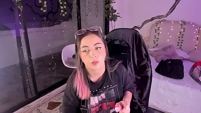 Snapshot of SarahCastro1_ chatting on November 2025 05:07:01 AM SarahCastro1 online show from November 2025 05:07:01 AM