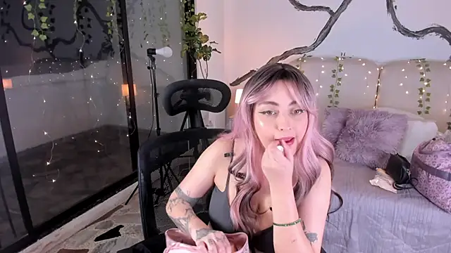 Snapshot of SarahCastro1_ chatting on November 2025 04:32:02 AM SarahCastro1 online show from November 2025 04:32:02 AM