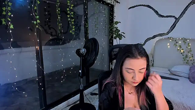 Snapshot of SarahCastro1_ chatting on November 2025 05:29:02 AM SarahCastro1 online show from November 2025 05:29:02 AM