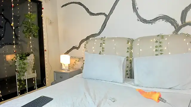 Snapshot of SarahCastro1_ chatting on November 2025 05:28:02 AM SarahCastro1 online show from November 2025 05:28:02 AM