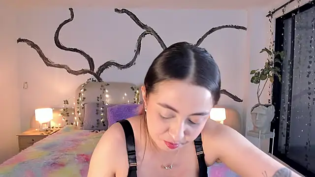 Snapshot of SarahCastro1_ chatting on December 2025 04:33:02 AM SarahCastro1 online show from December 2025 04:33:02 AM