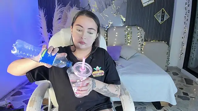 SarahCastro1  online show from January 2026 04:25:01 AM