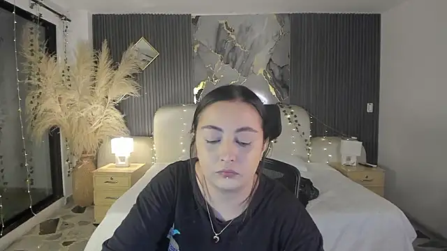 SarahCastro1  online show from March 2026 03:52:02 AM