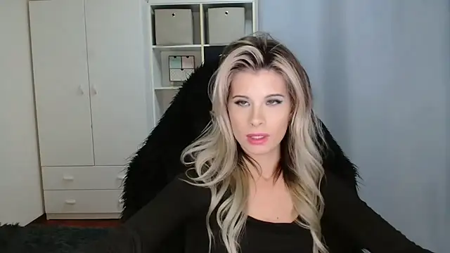 KristineGlow online show from November 2025 07:14:01 PM