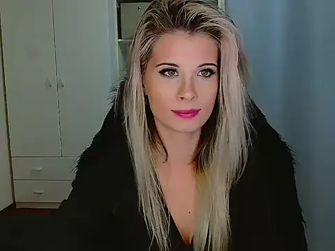 KristineGlow online show from November 2025 04:06:01 PM