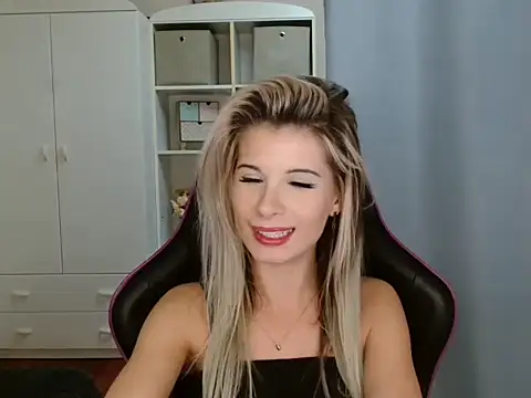 KristineGlow online show from November 2025 07:14:02 PM