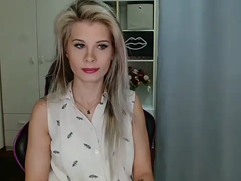 Snapshot of KristineGlow chatting on February 2026 07:14:02 AM KristineGlow online show from February 2026 07:14:02 AM