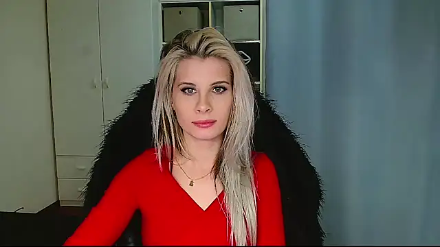 Snapshot of KristineGlow chatting on February 2026 09:00:02 PM KristineGlow online show from February 2026 09:00:02 PM