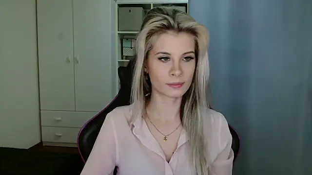 Snapshot of KristineGlow chatting on March 2026 07:59:01 AM KristineGlow online show from March 2026 07:59:01 AM