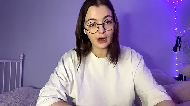 Snapshot of HoneyMist chatting on November 2025 02:17:01 PM HoneyMist online show from November 2025 02:17:01 PM