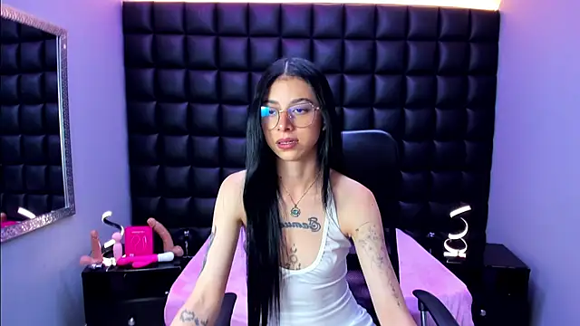 Dulce Miaa  online show from July 2026 06:21:01 PM
